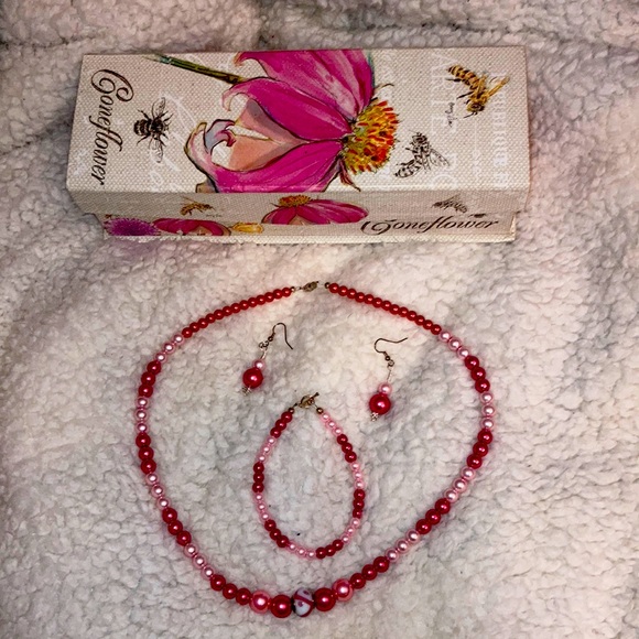 Jewelry - Pink pearl jewelry set